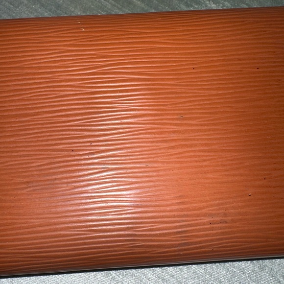 $3 START Sept 26th at 2p PT: Louis Vuitton Long Tan Epi Wallet - Picture 6 of 7